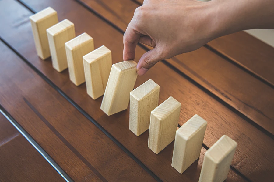 Différentes essences de bois utilisées pour fabriquer des jouets en bois artisanaux