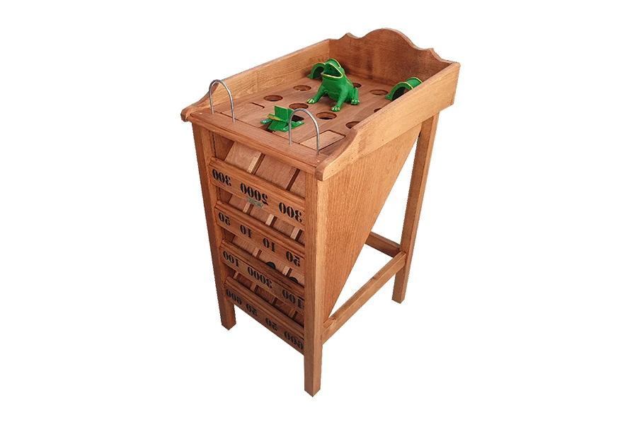Plateau du jeu de la grenouille en bois avec ses 14 trous et palets en fonte