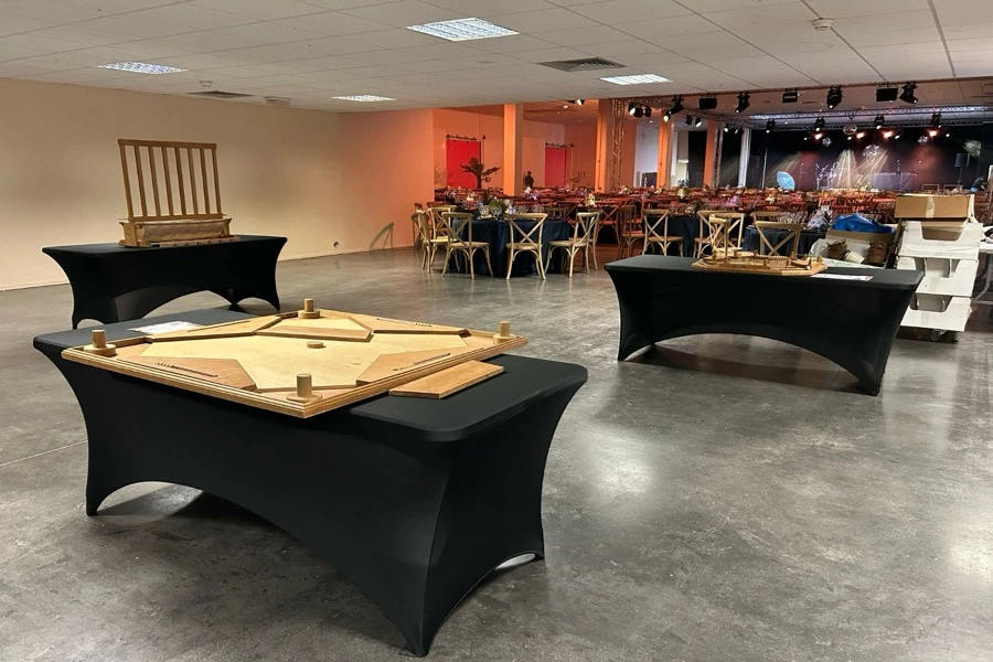 Jeux en bois géants installés lors d'une soirée d'entreprise
