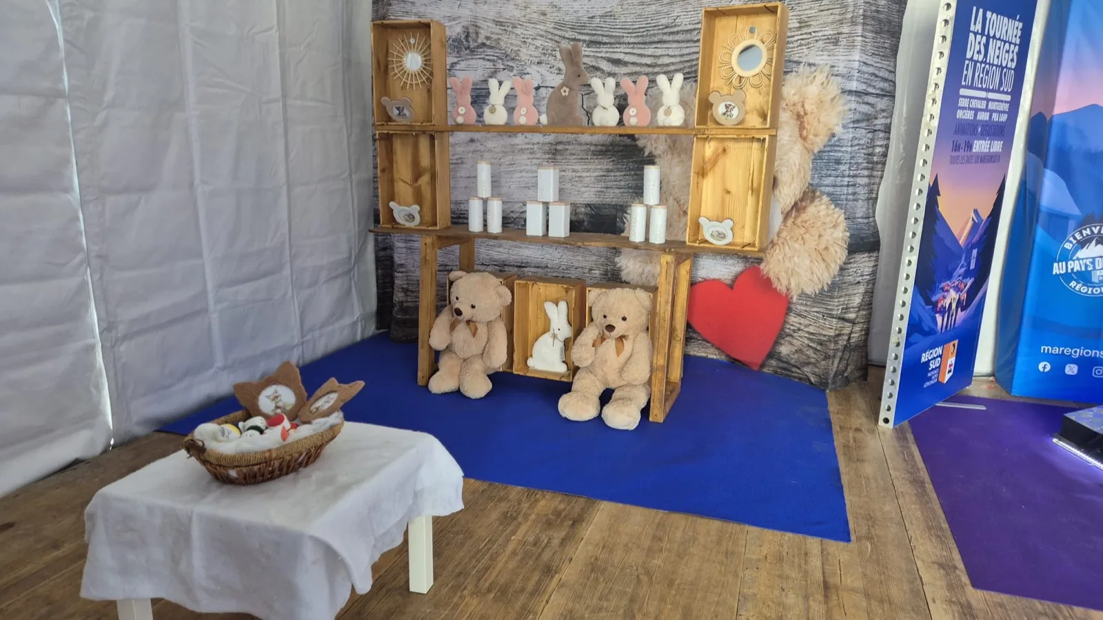 Stand de chamboule-tout By Anim avec ses boîtes à renverser